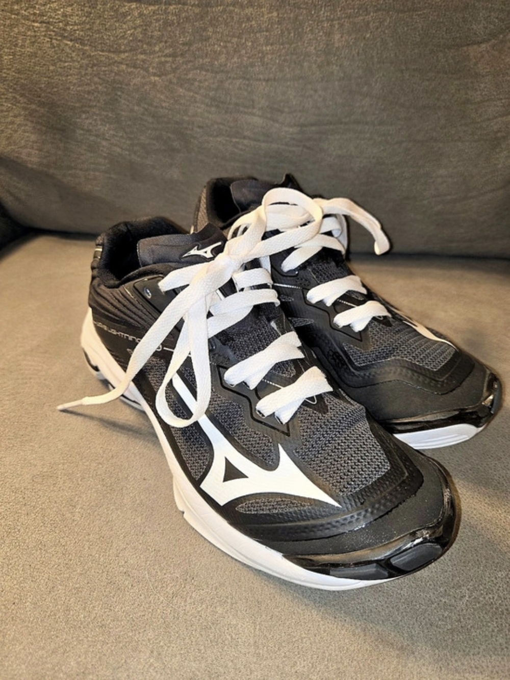 Mizuno Wave Lightning Z6 Black & White Athletic Shoes